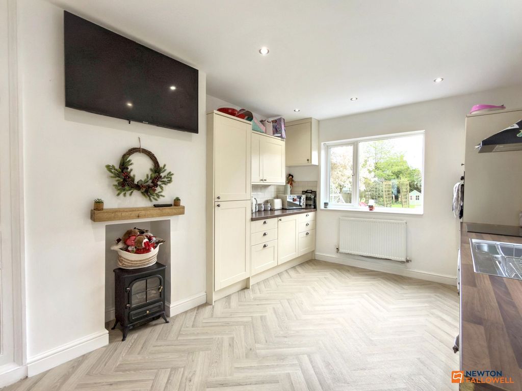Property photo 3 of 32