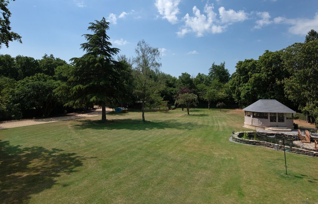 Property photo 3 of 14 Garden