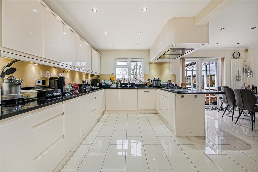 Property photo 2 of 39