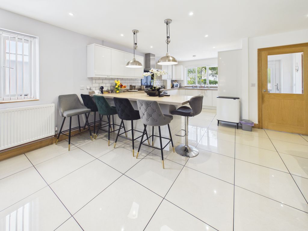 Property photo 3 of 12 Kitchen