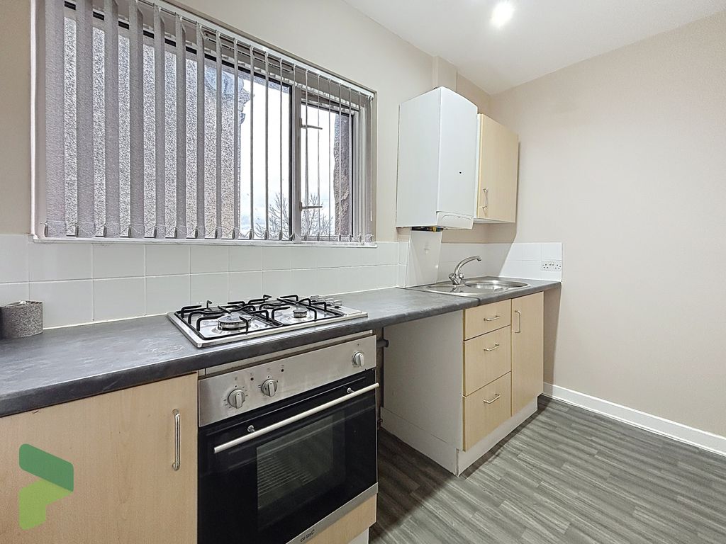 Property photo 3 of 8 Fitted Kitchen