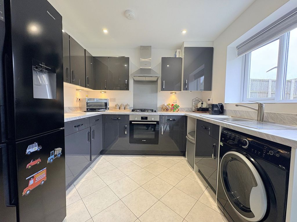 Property photo 2 of 23