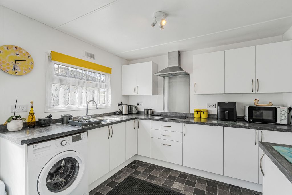 Property photo 2 of 17 Kitchen