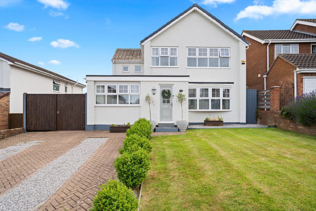 Property photo 1 of 32