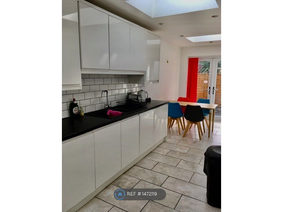 Property photo 3 of 11 Kitchen Diner