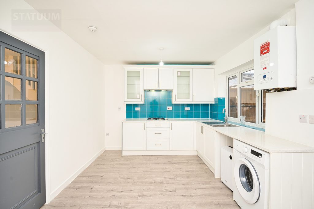 Property photo 3 of 24