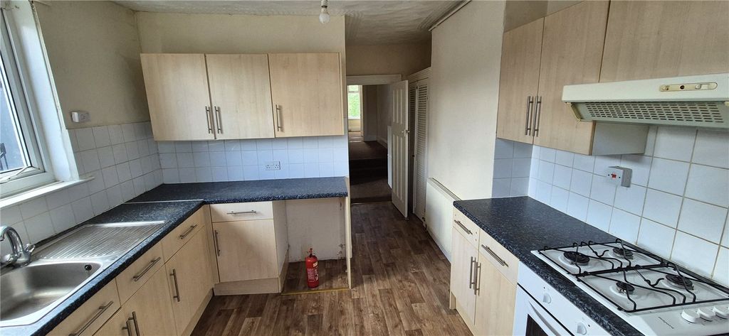 Property photo 1 of 6 Kitchen