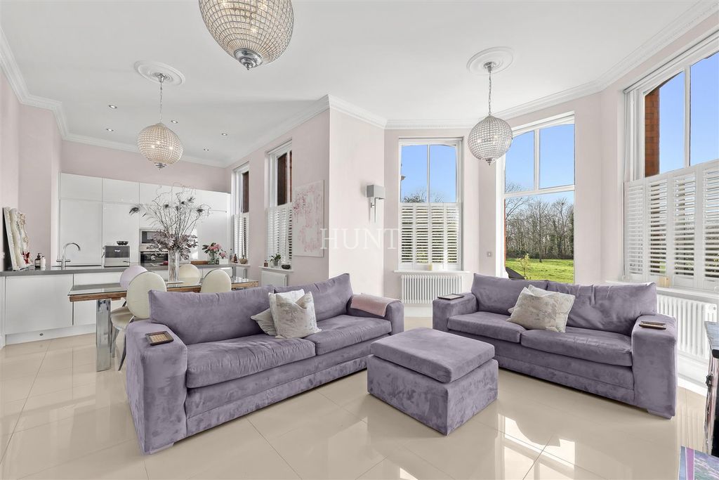 Property photo 2 of 35