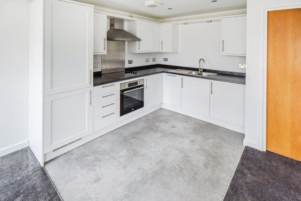 Property photo 2 of 10 Kitchen