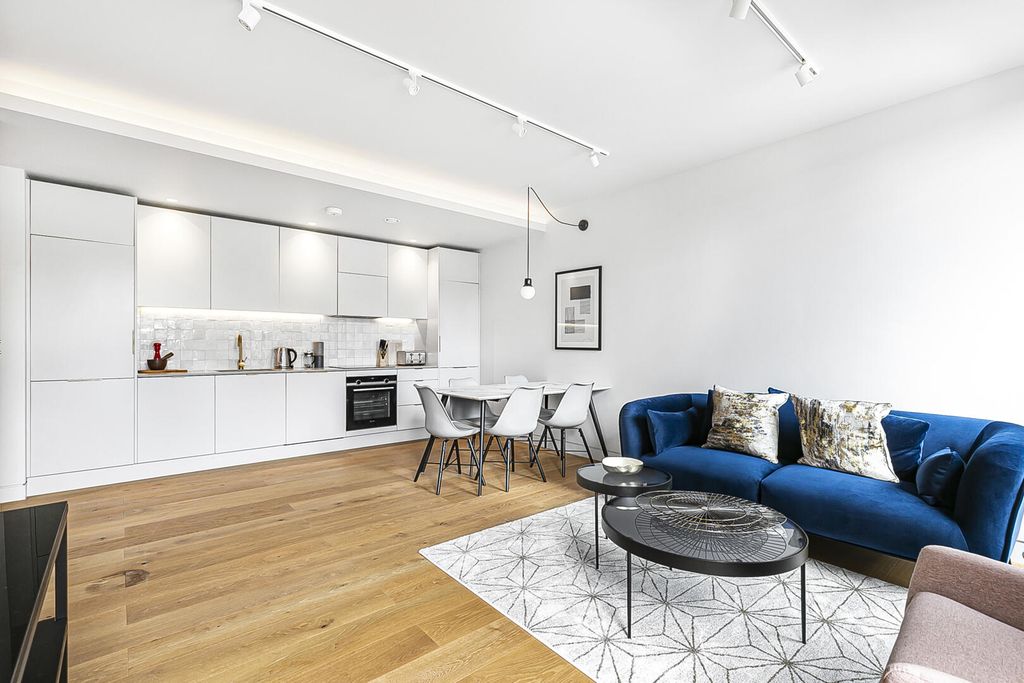 Property photo 3 of 21 Kitchen