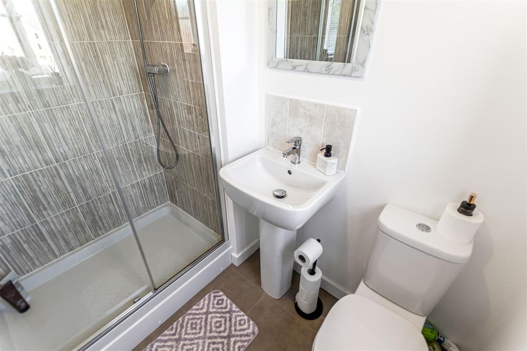 Property photo 3 of 14 En-Suite.Jpg