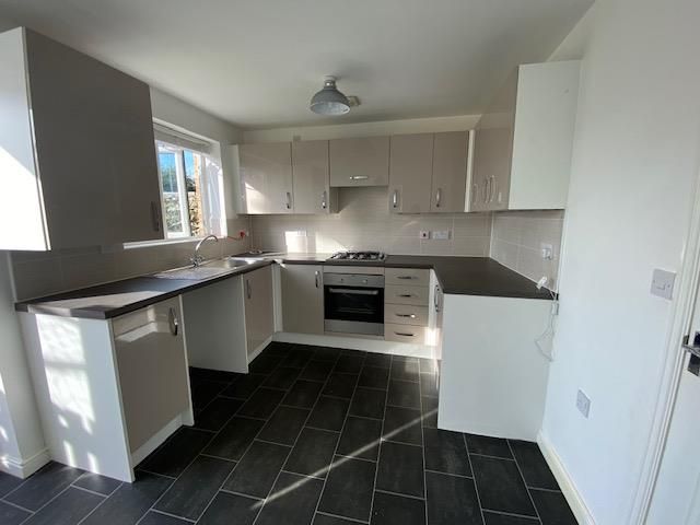 Property photo 3 of 11 Kitchen