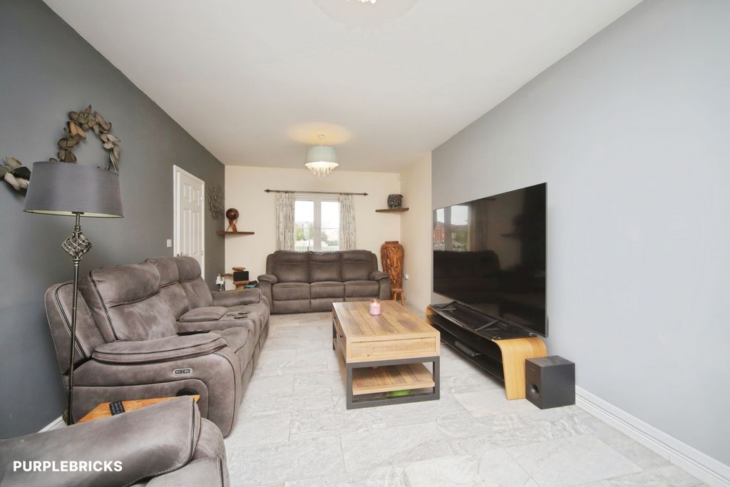 Property photo 3 of 35