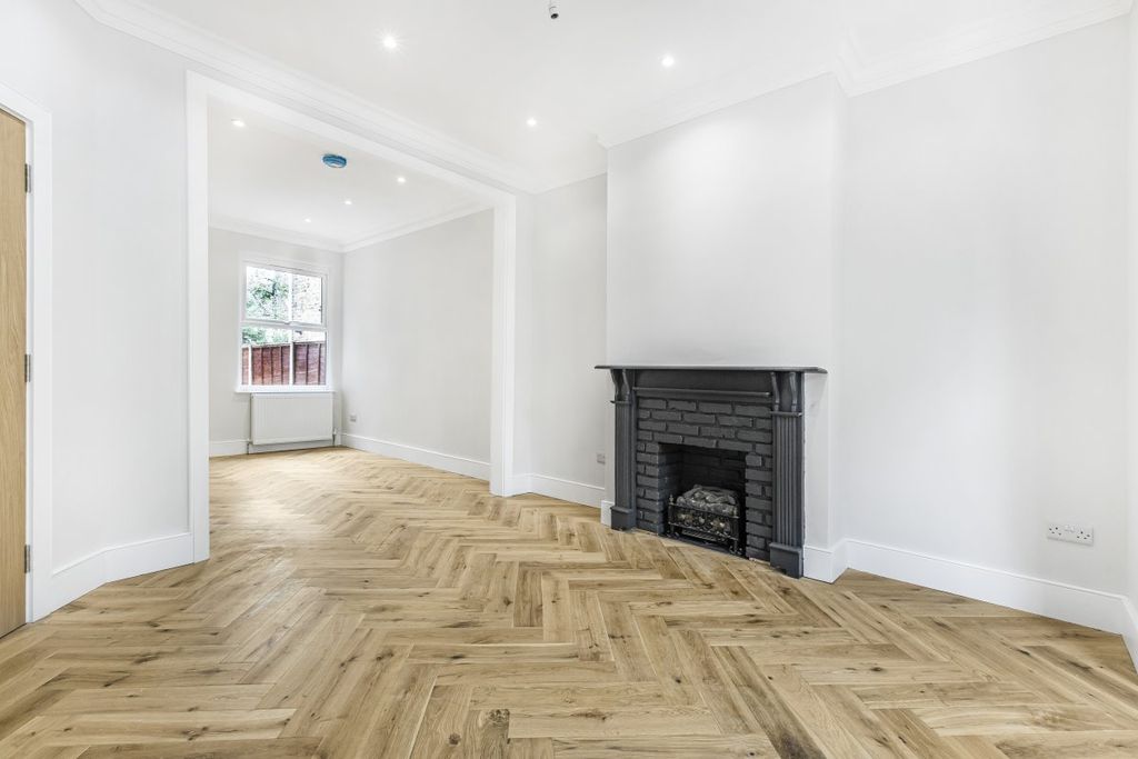 Property photo 2 of 21