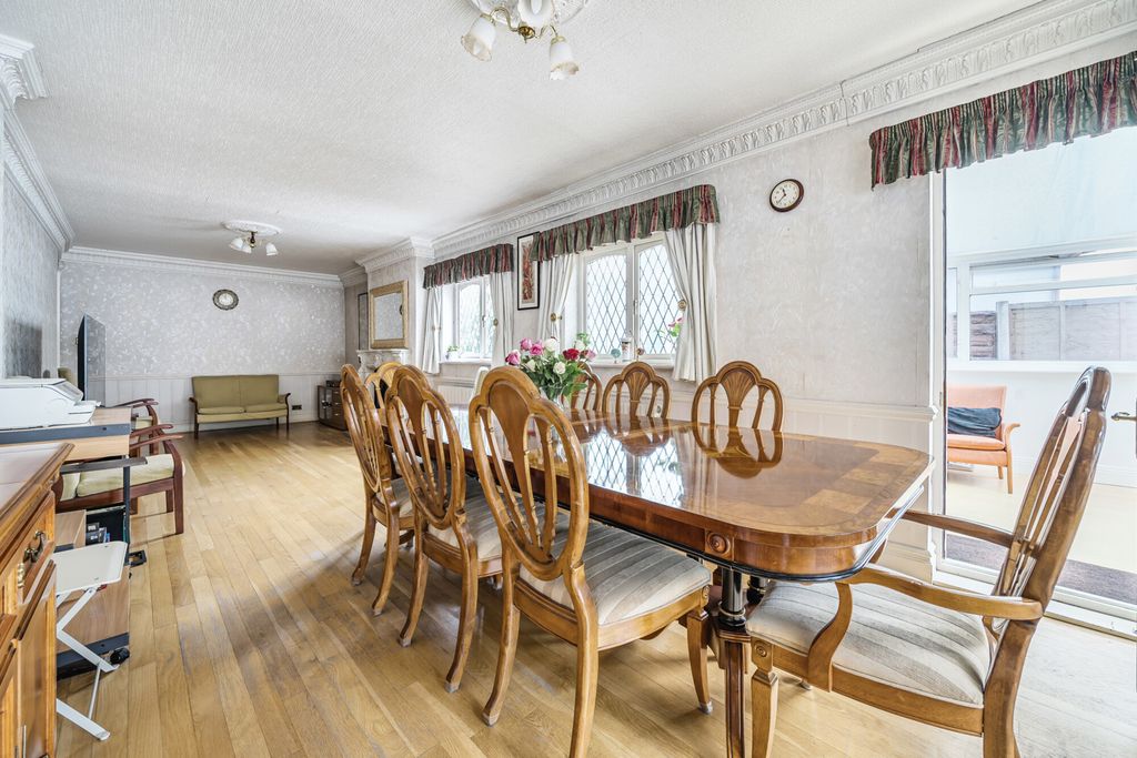 Property photo 2 of 49 1340974-46-68Adae...