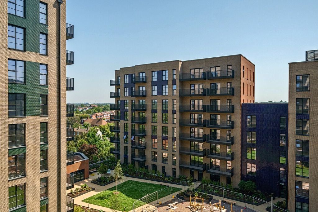 Property photo 1 of 10 Block Exterior