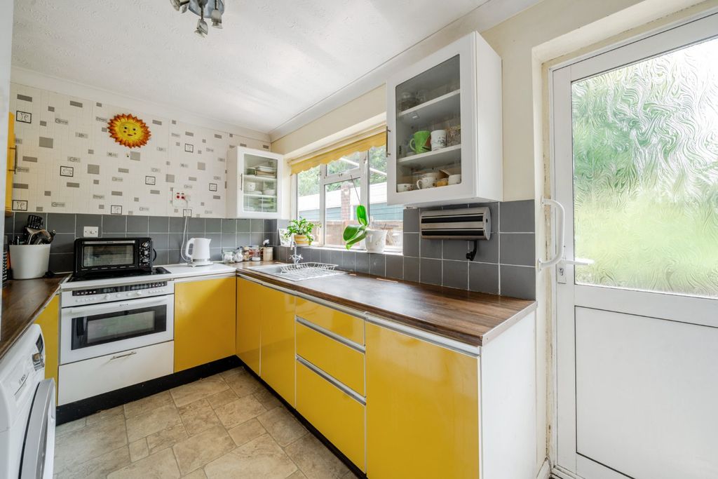Property photo 3 of 24 Kitchen