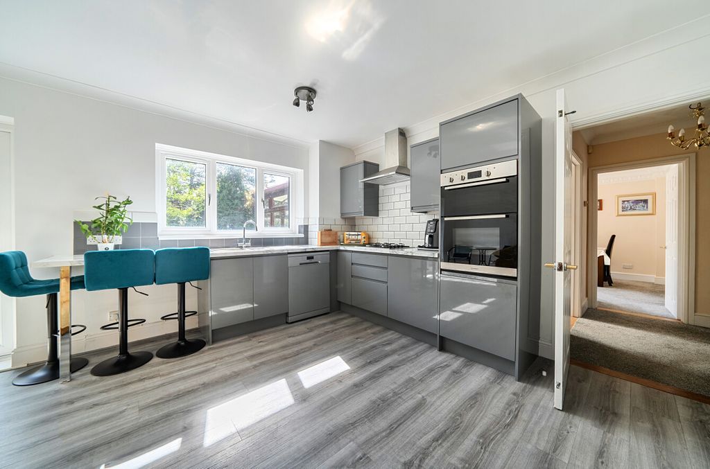 Property photo 3 of 15 1349562-15-68c41B...