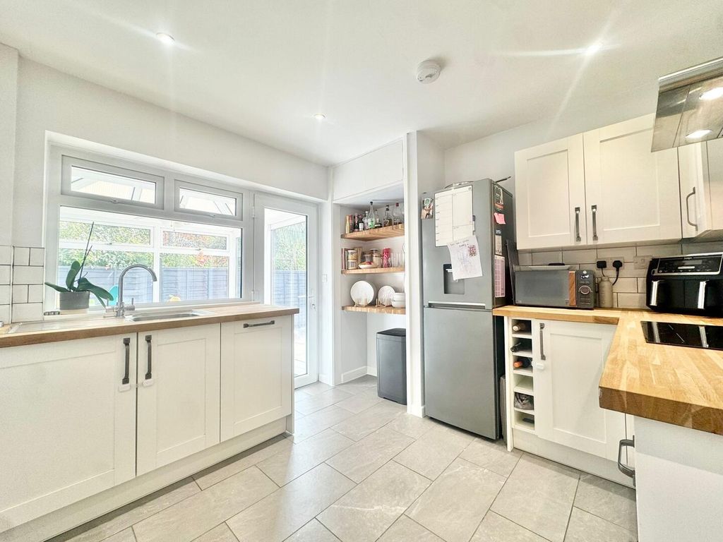 Property photo 2 of 20 Kitchen