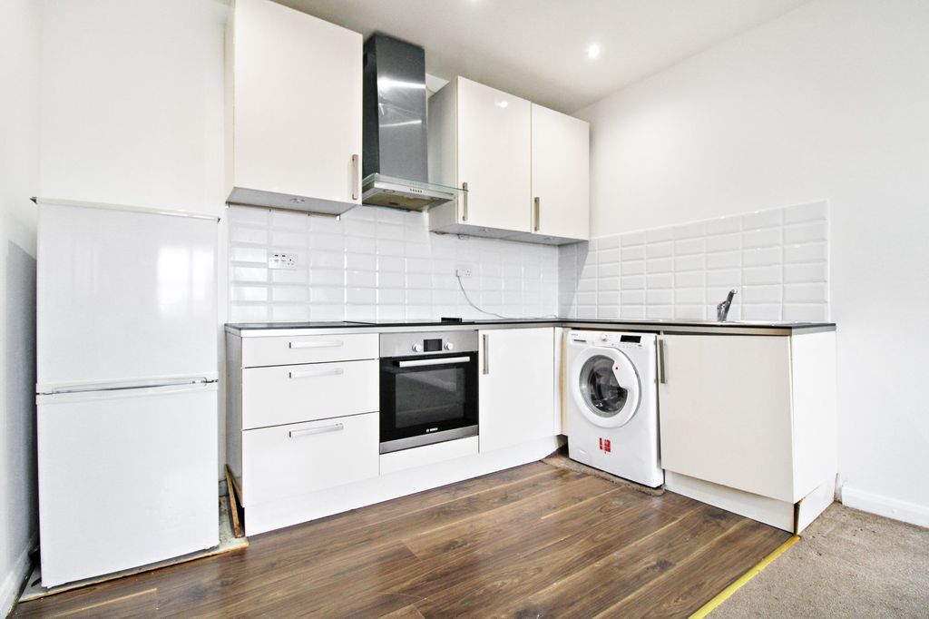 Property photo 2 of 6 Kitchen