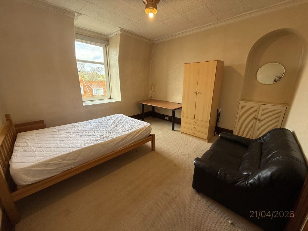 Property photo 3 of 8 Bedroom 1