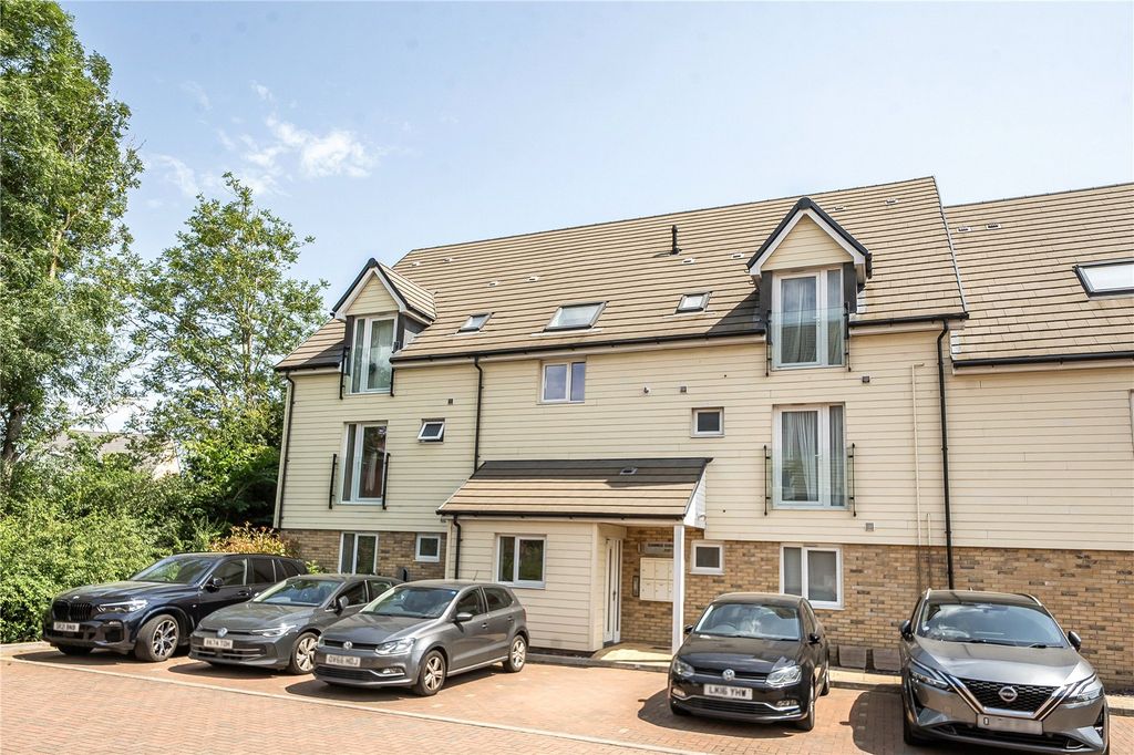 Property photo 1 of 18 External View