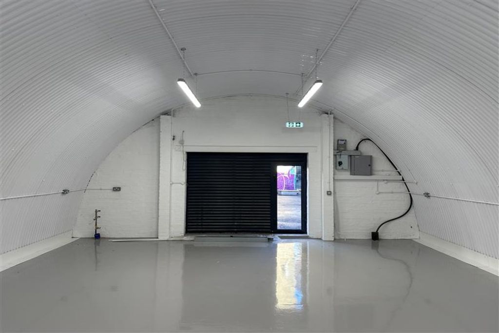 Property photo 3 of 3 The Front Of An Arch.