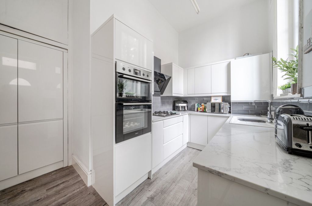 Property photo 3 of 16 1531008-32-1A12F6...