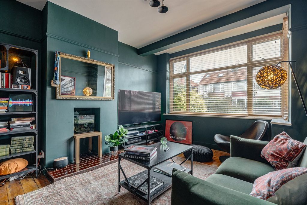 Property photo 2 of 15 Picture No. 17