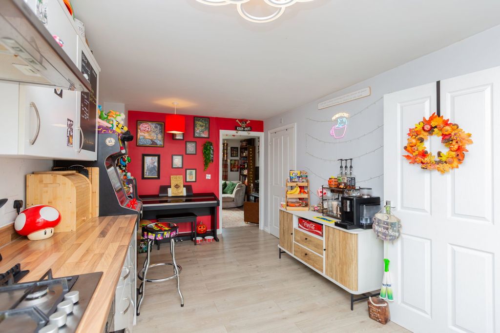 Property photo 2 of 35