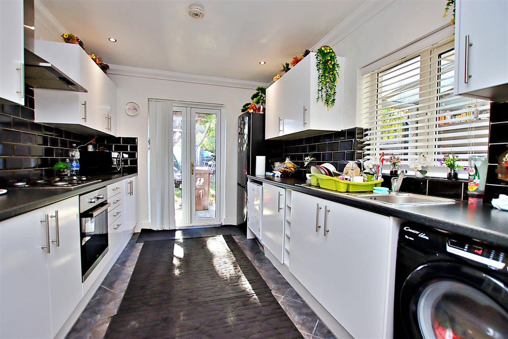 Property photo 3 of 8 Img_8302.Jpg