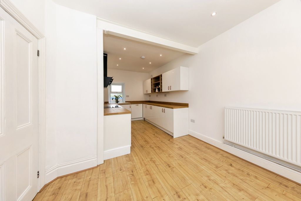 Property photo 3 of 49