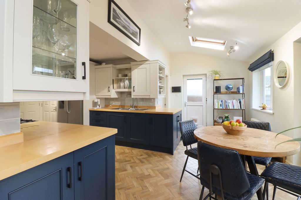 Property photo 3 of 33