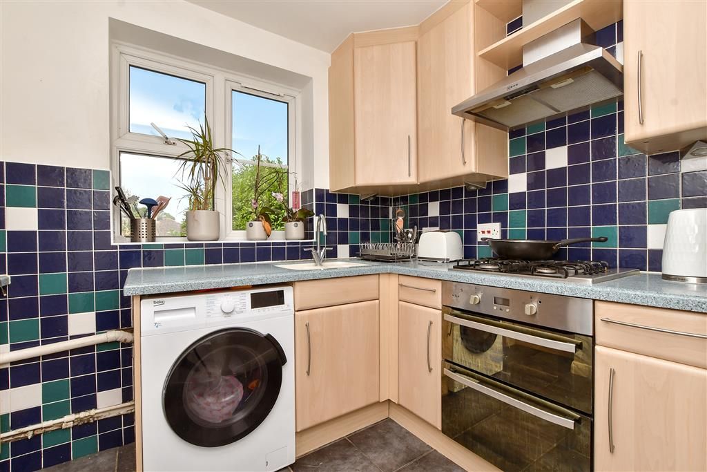 Property photo 3 of 7 Kitchen