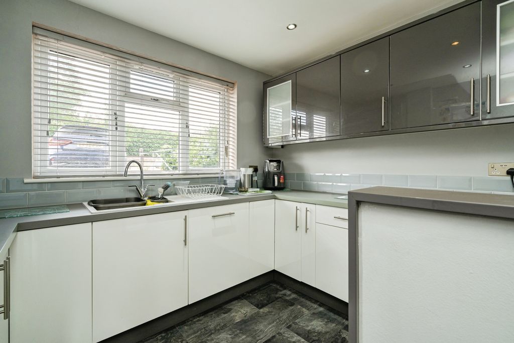 Property photo 2 of 20 Kitchen