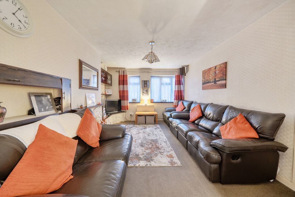 Property photo 3 of 20 1400295-16-696920...