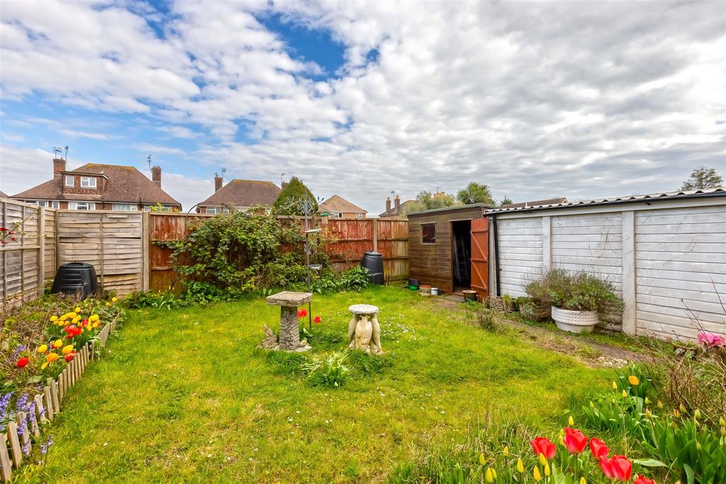 Property photo 2 of 12 Ainsdale Rd_10.Jpg