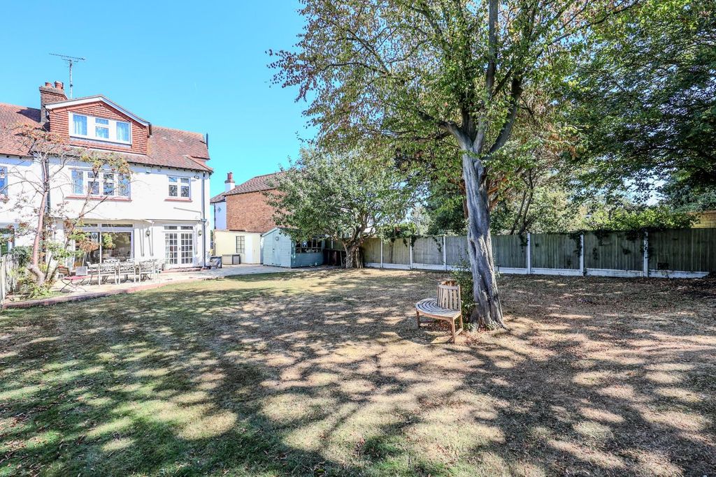 Property photo 3 of 27