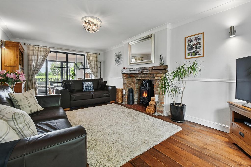 Property photo 3 of 32 Photo_037.Jpg