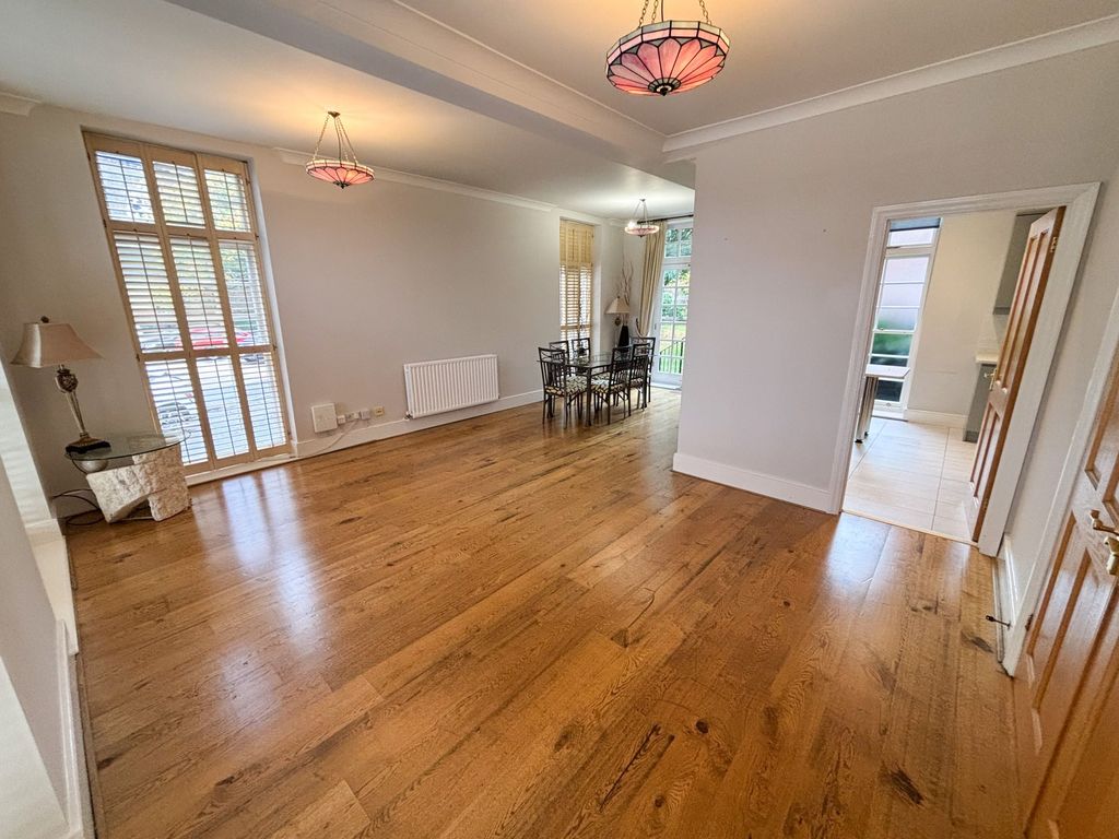 Property photo 2 of 25