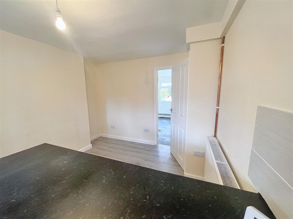 Property photo 2 of 6 Lounge/ Open Plan Kitchen