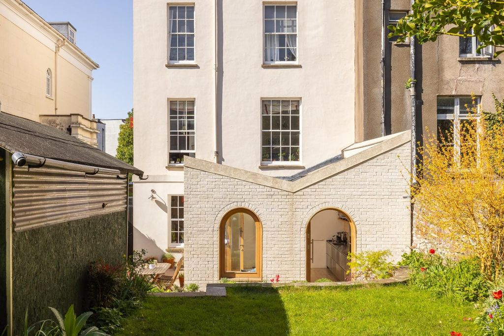 Property photo 2 of 32 Char9733.Jpg