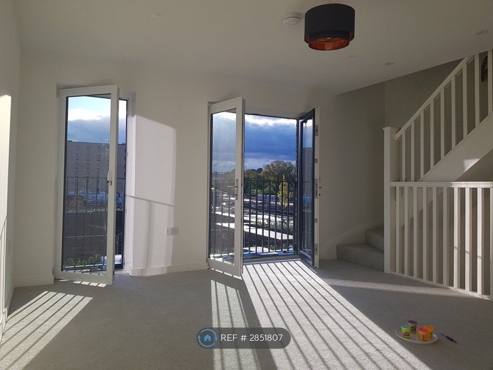 Property photo 2 of 14 Amazing 1F Living Space Overlooking Parkl