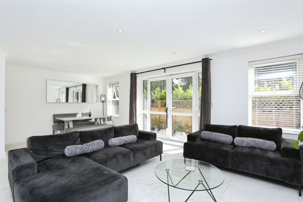 Property photo 3 of 20 Open Plan Living