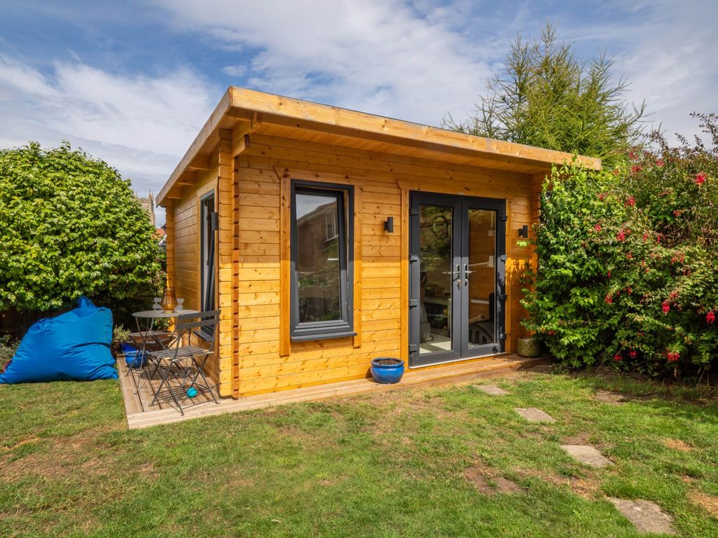 Property photo 2 of 33