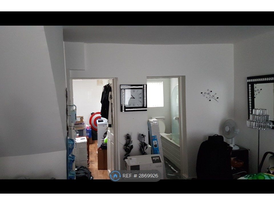 Property photo 1 of 4 Living Room