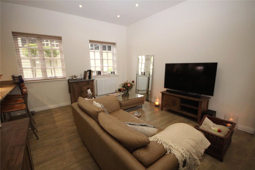 Property photo 3 of 9 Picture No. 27