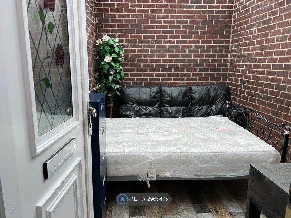 Property photo 3 of 27