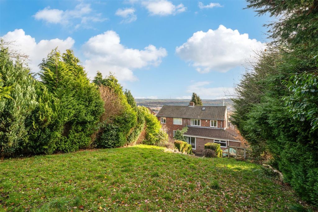 Property photo 2 of 24 23 Knaresborough Drive-20.Jpg