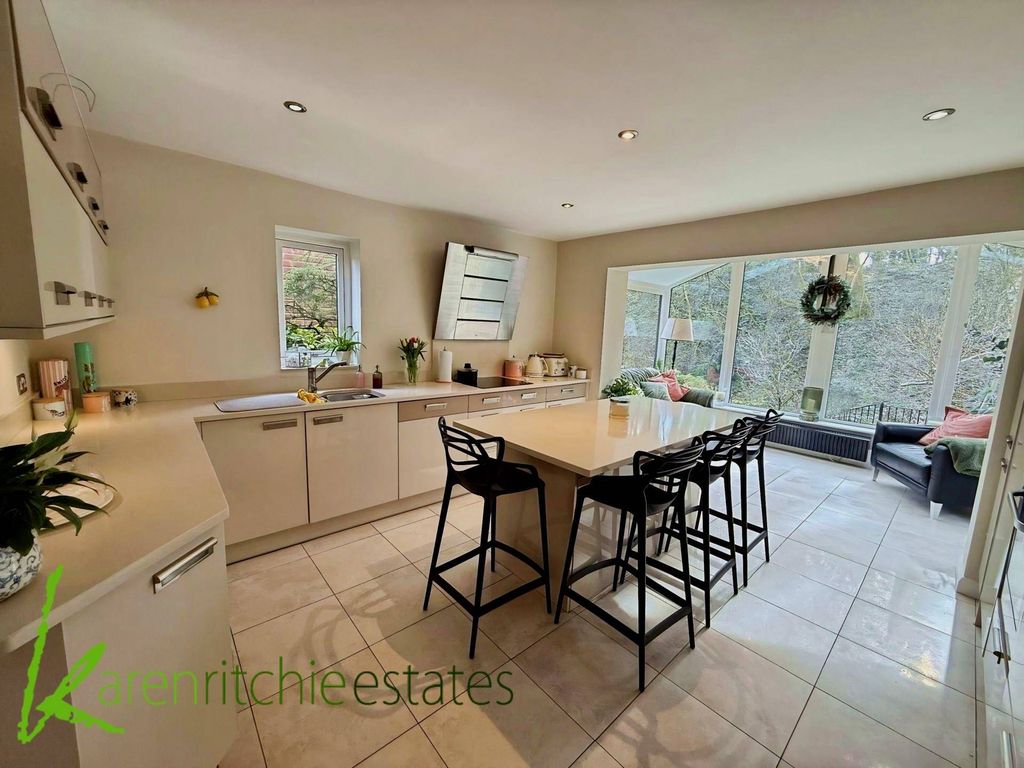 Property photo 2 of 39